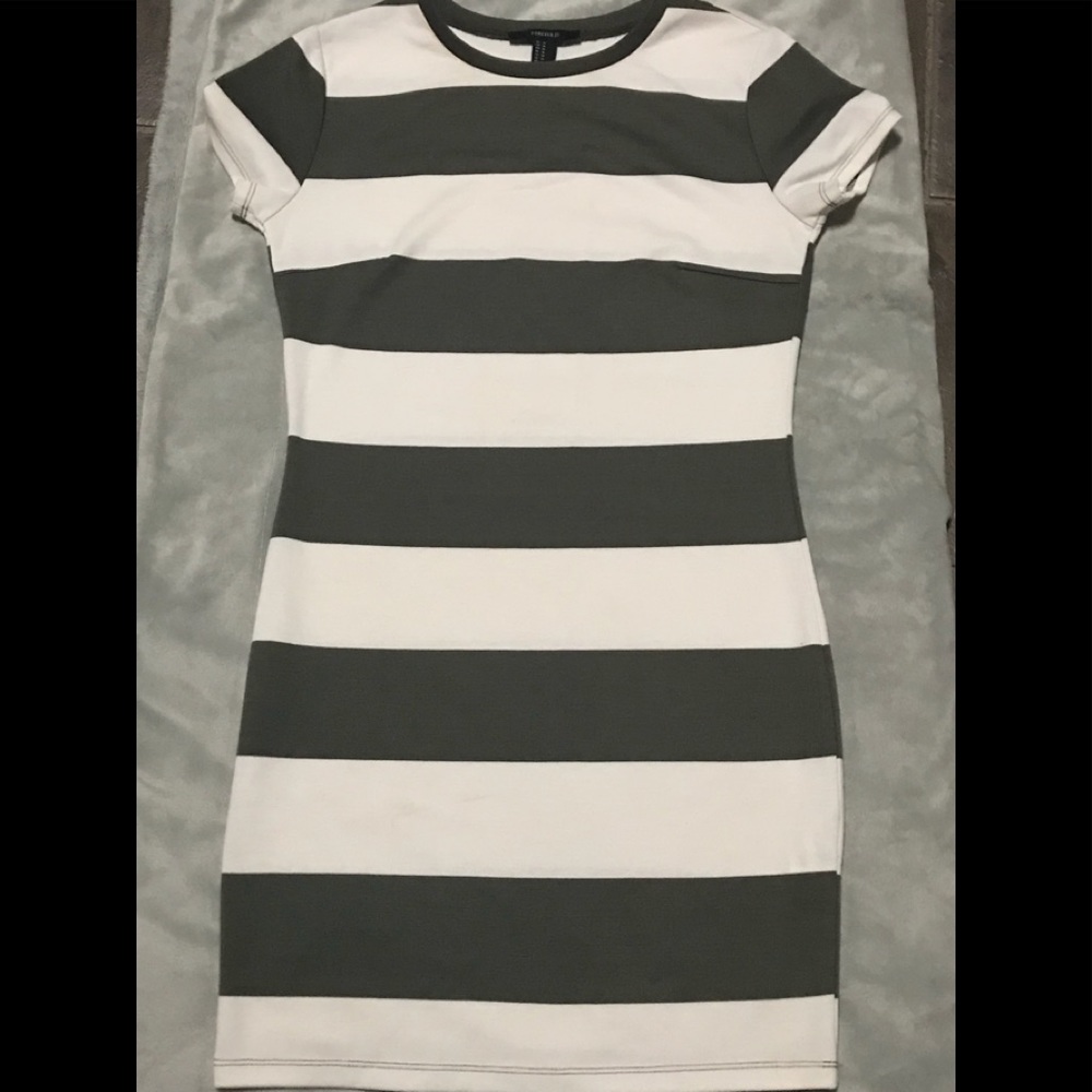 🌳Forever 21 Dress Size Medium